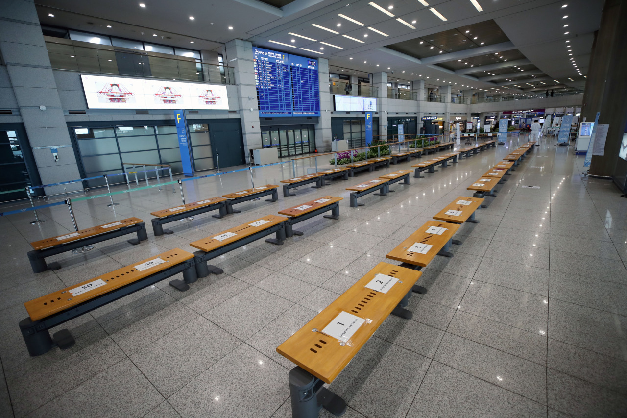The arrival lobby of Incheon International Airport, west of Seoul, remains almost deserted in June amid the coronavirus pandemic. (Yonhap)