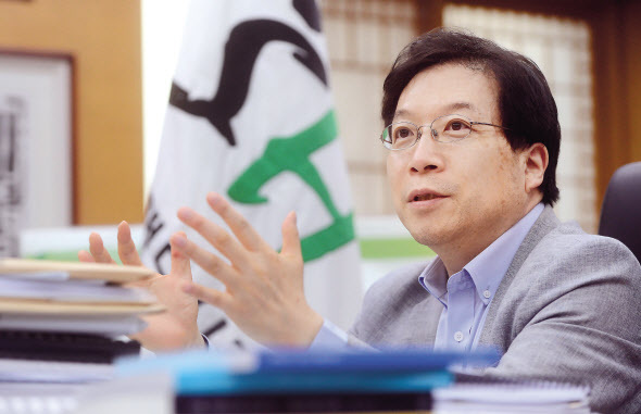 김세용 토토사이트 포스공사 사장은 “임대주택 비율을 올 연말 10%, 2030년까지 20%로 올리는 것이 목표”라며 “저소득층 뿐 아니라 중산층을 위한 다양한 공급에 나서겠다”고 말했다. 이상섭 기자
