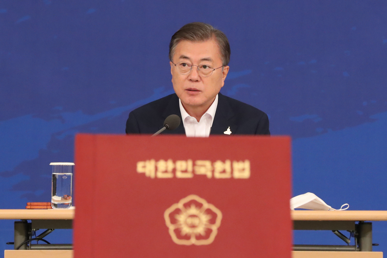 문재인 대통령이 21일 오후 청와대에서 제2차 국정원·검찰·경찰 개혁 전략회의를 주재하고 있다. [연합]