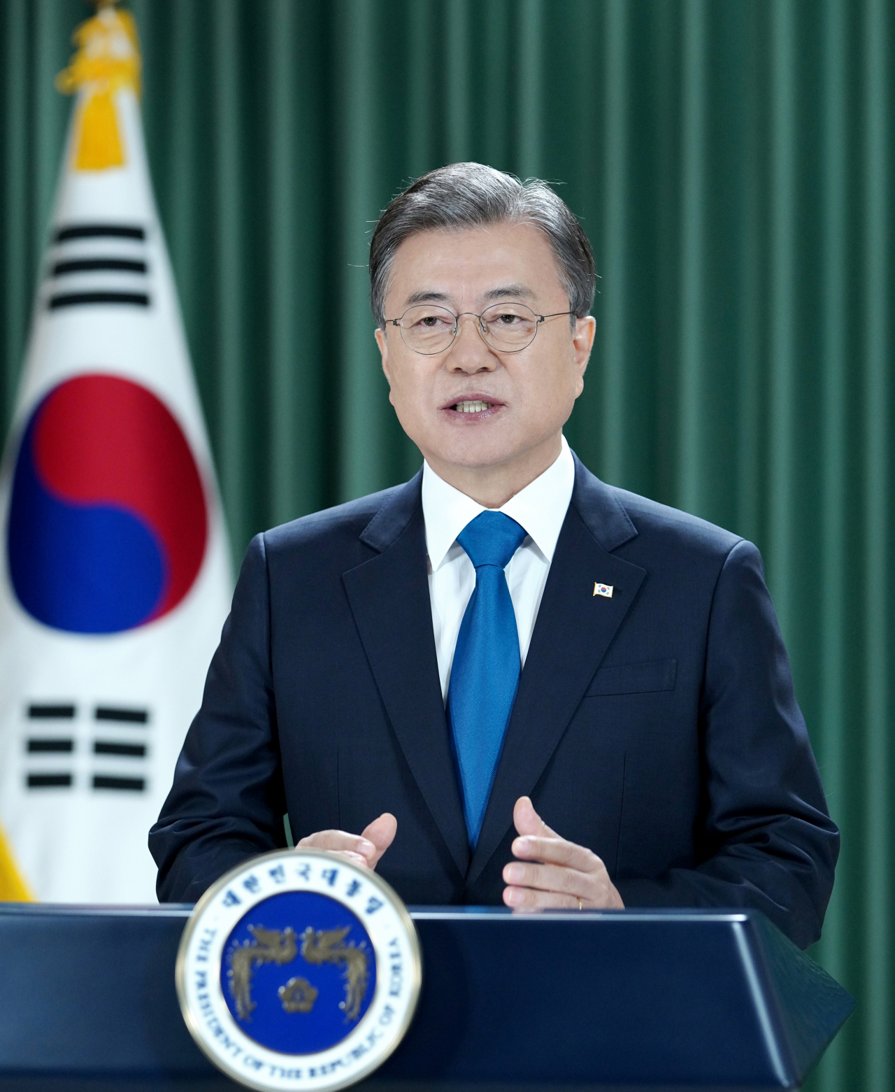 문재인 대통령이 22일(한국시간) 미국 뉴욕 유엔총회장에서 열린 75차 유엔총회에서 영상을 통해 기조연설을 하고 있다. [사진=청와대 제공]