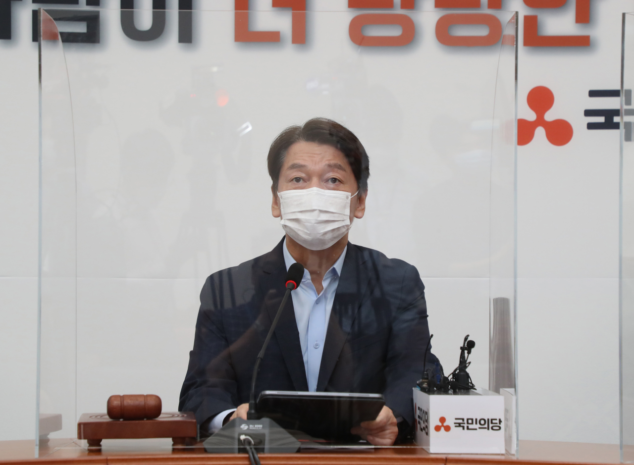 안철수 국민의당 대표가 지난 21일 오전 서울 여의도 국회에서 열린 최고위원회의에서 발언하고 있다. [연합]