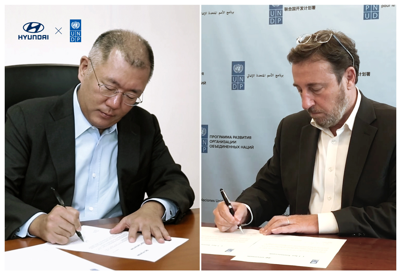 현대자동차그룹 정의선 수석부회장(왼쪽)과 UNDP 아킴 스타이너(Achim Steiner) 사무총장이 온라인으로 진행된 업무 협약식에 참석해 협약을 체결했다. [현대자동차 제공]