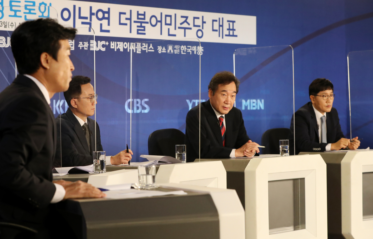 이낙연 더불어민주당 대표가 23일 서울 양천구 예술인센터에서 열린 방송기자클럽 초청 토론회에 참석해 정치 현안에 대해 이야기하고 있다. [연합]