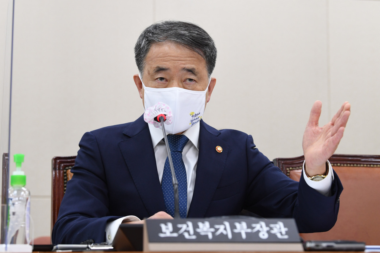 Minister of Health and Welfare Park Neung-hoo speaks during a meeting at the National Assembly on Wednesday. (Yonhap)