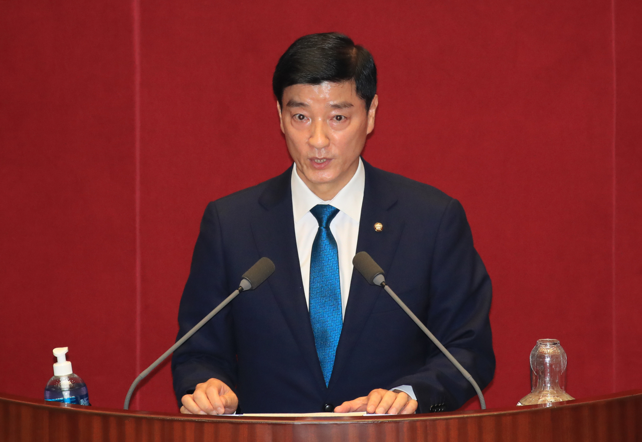 더불어민주당 이해식 의원이 4일 오후 국회 본회의에서 토론을 하고 있다. 연합뉴스