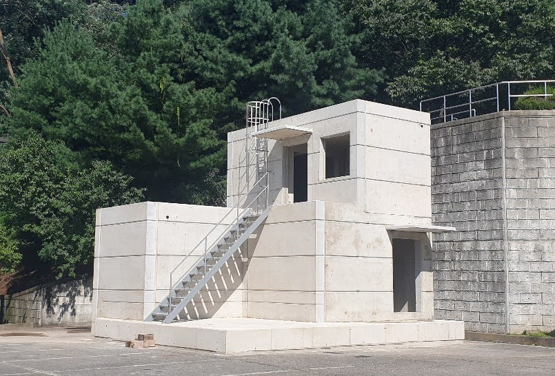 하프-프리캐스트 콘크리트(Half-Precast Concrete) 공법로 시공한 옥탑 실물모형 [대우건설 제공]