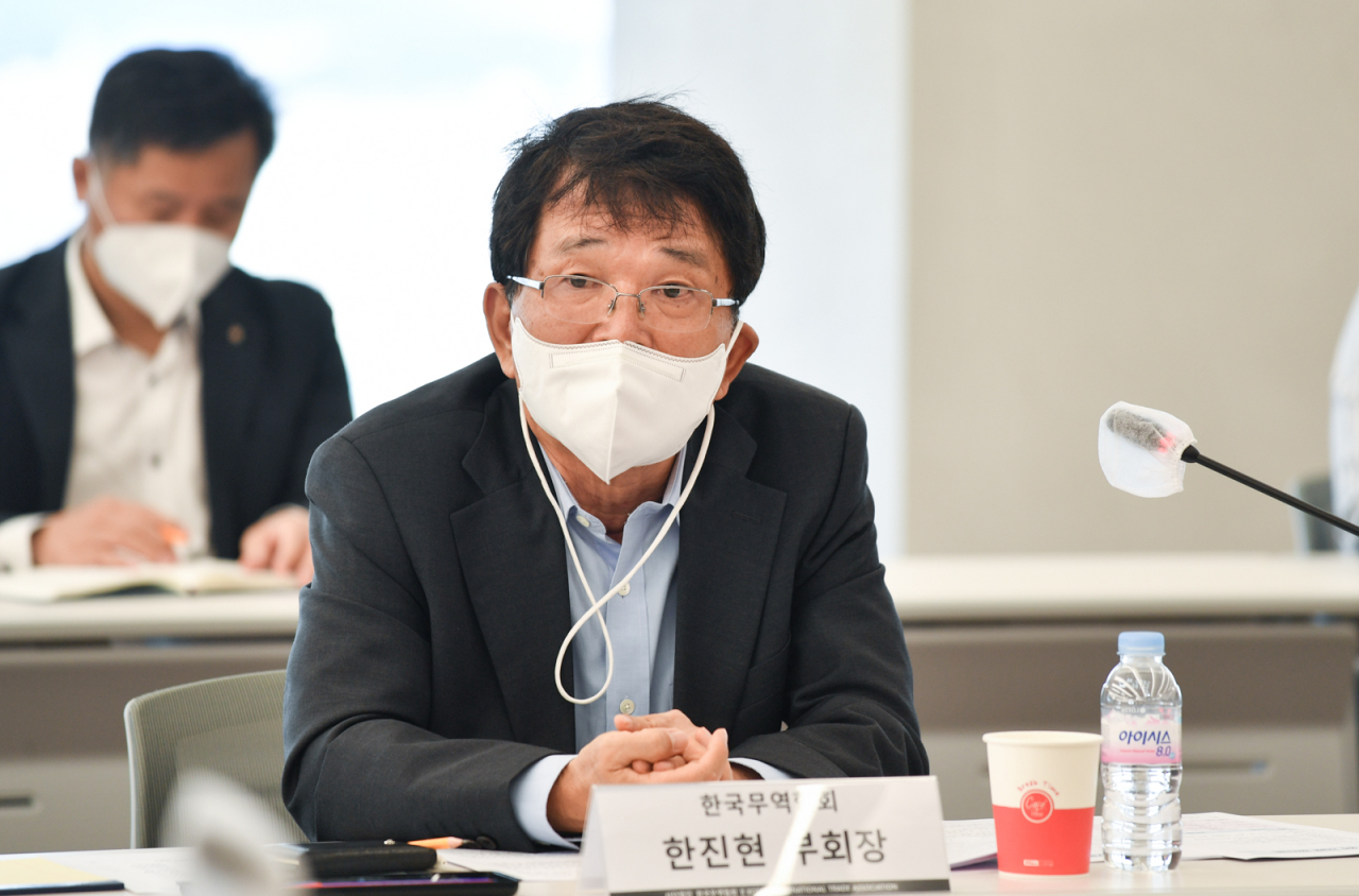 한국무역협회(회장 김영주)가 24일 삼성동 트레이드타워에서 개최한 ‘2020년 선·화주 간담회’에서 무역협회 한진현 부회장이 인사말씀을 하고 있다. [한국무역협회 제공]
