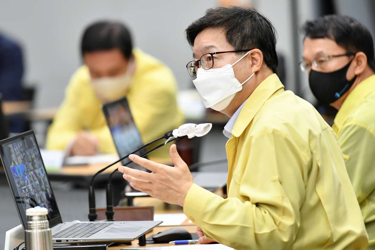 염태영 시장이 확대간부회의에서 발언하고 있다. [수원시 제공]