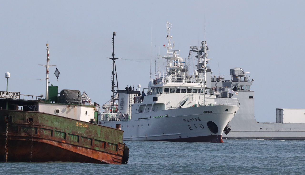 The official, who was shot dead by North Korean troops ,was on board the patrol boat Mugunghwa 10 before gone missing earlier this week. (Yonhap)