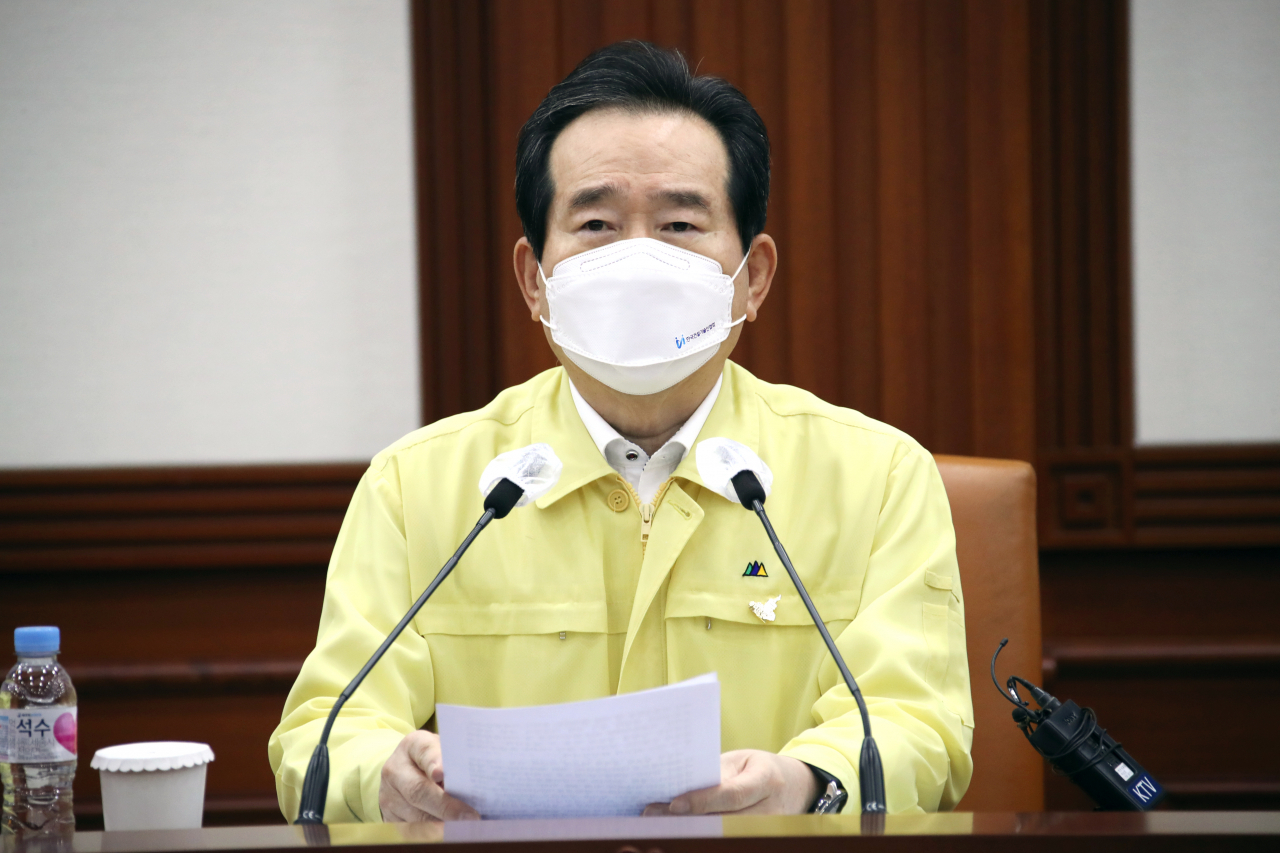 정세균 국무총리가 지난 25일 정부서울청사에서 열린 코로나19 대응 중앙재난안전대책본부 회의에서 모두발언을 하고 있다. ［연합］