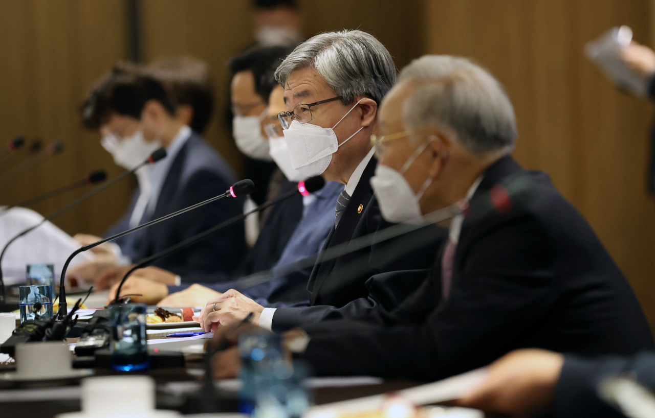 이재갑 고용노동부 장관이 25일 오전 서울 중구 코리아나호텔에서 열린 30대 기업 CHO 간담회에서 발언하고 있다. [연합]