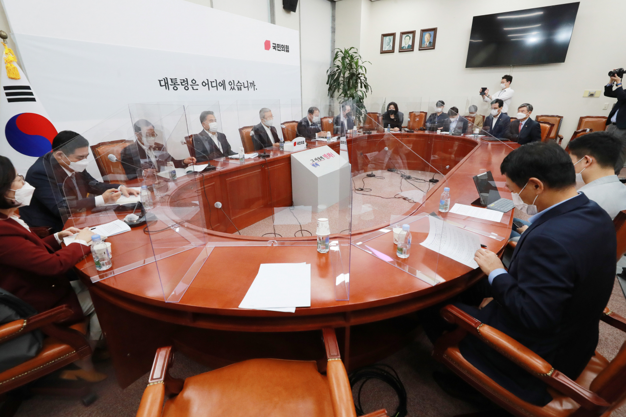 김종인 국민의힘 비상대책위원장이 25일 서울 여의도 국회에서 우리 국민이 북한군의 총격에 살해된 사건과 관련해 대국민 입장을 발표하고 있다. [연합]