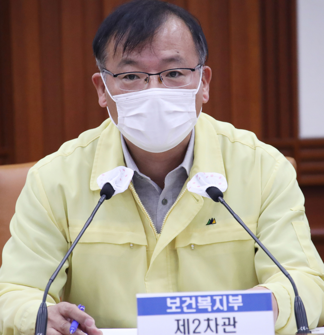 강도태 중앙재난안전대책본부 제1총괄조정관이 26일 오전 서울 광화문 정부서울청사에서 열린 신종 코로나바이러스 감염증(코로나19) 대응 중앙재난안전대책본부 회의에서 발언하고 있다. [연합]