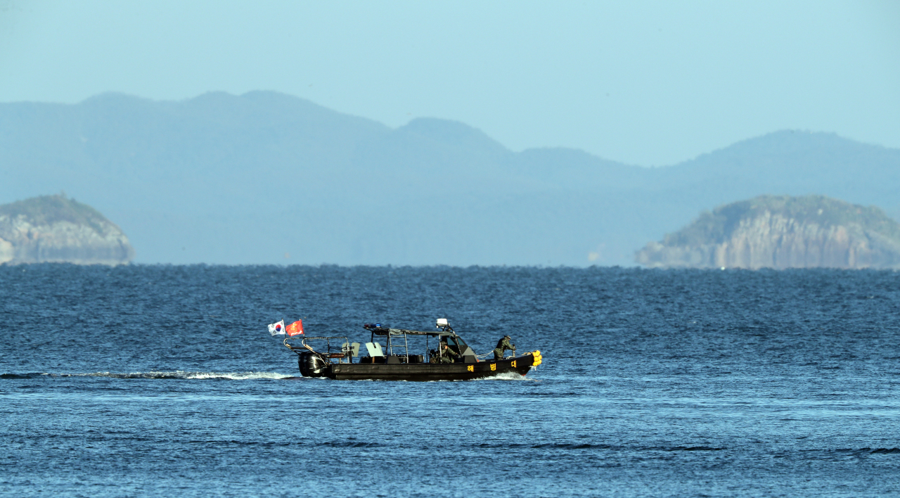 South Korean Marine Corps soldiers patrol the waters off the western border island of Yeonpyeongdo on Sunday. (Yonhap)