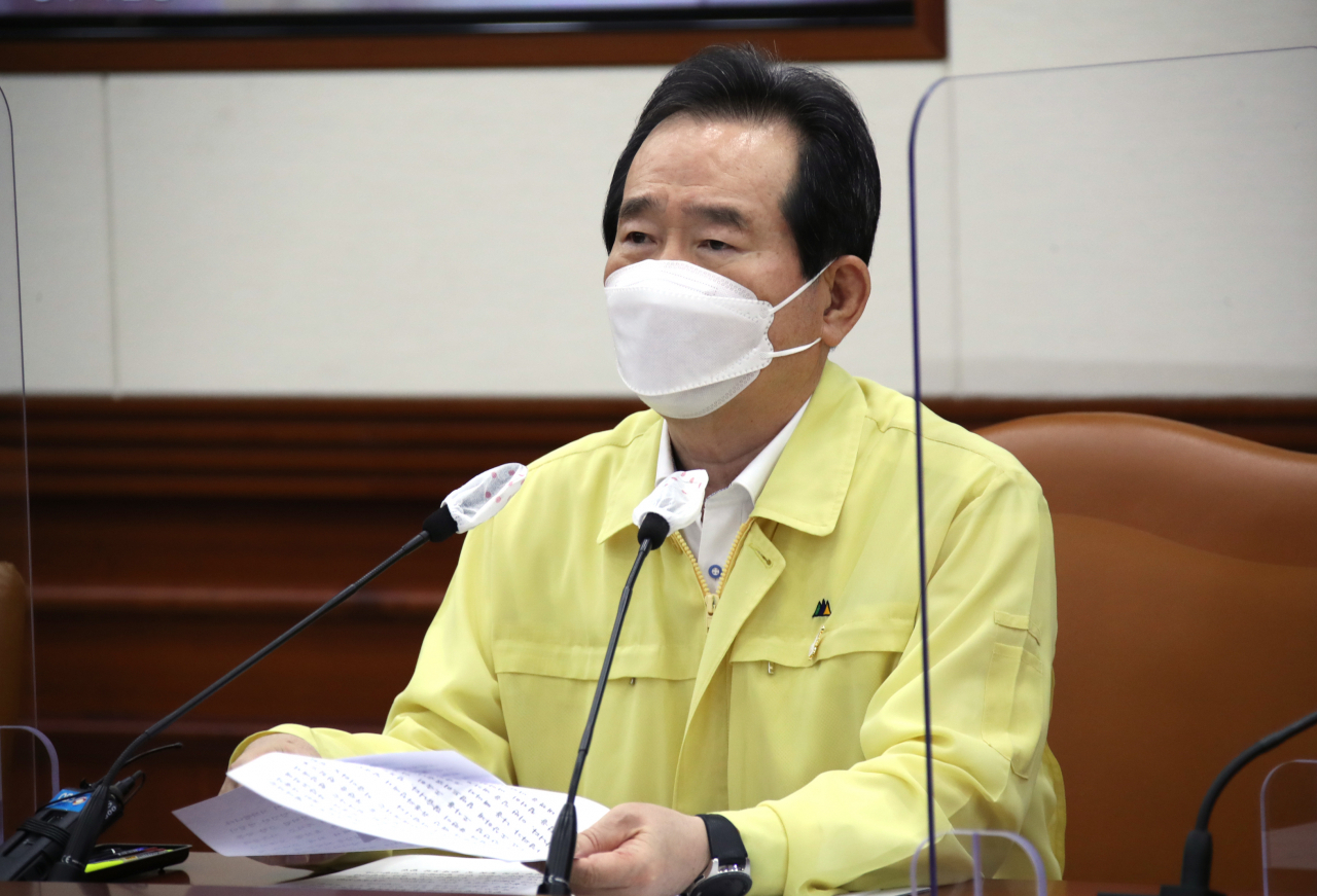 정세균 국무총리가 27일 정부서울청사에서 열린 신종 코로나바이러스 감염증(코로나19) 대응 중앙재난안전대책본부 회의를 주재하고 있다. [연합]
