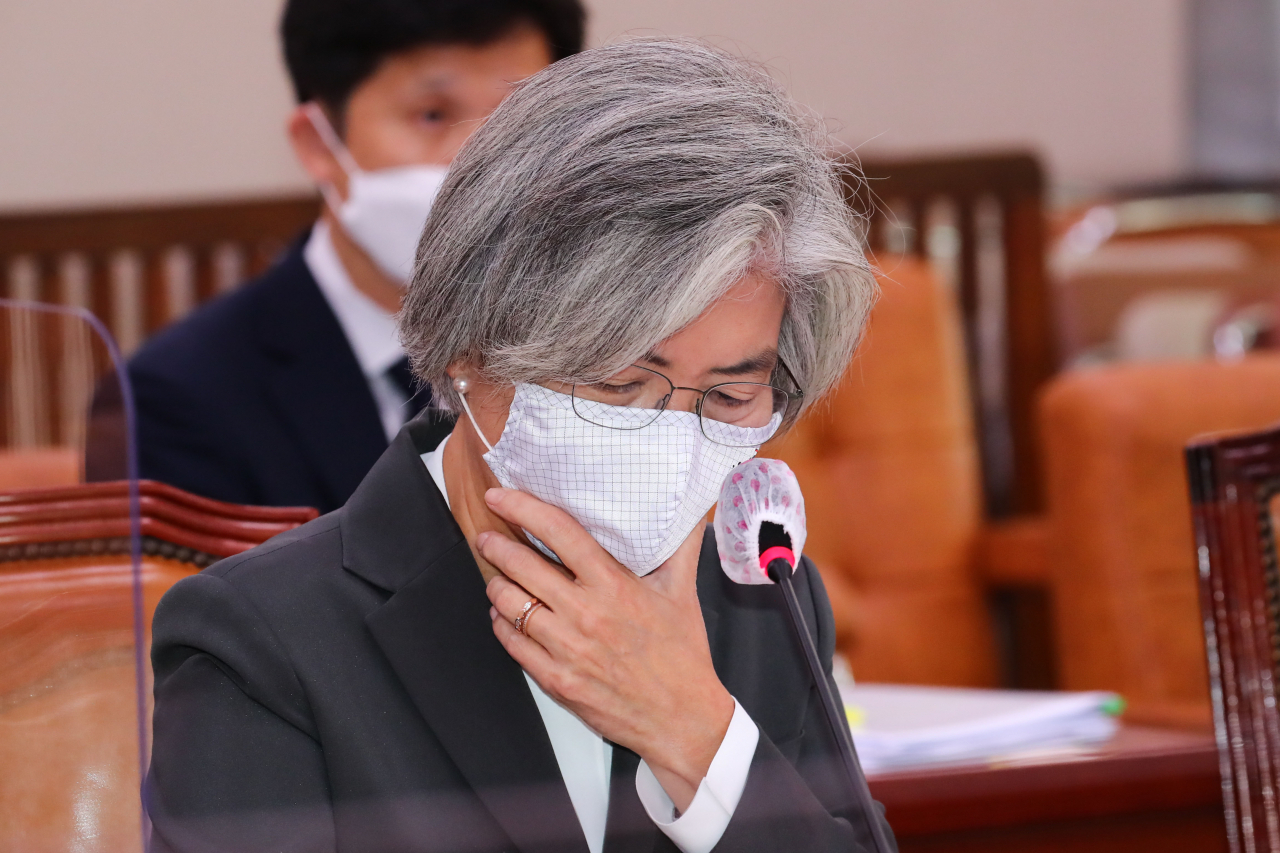 강경화 외교부 장관이 28일 오전 국회에서 열린 외교통일위원회 전체회의에 참석해 있다. [연합]