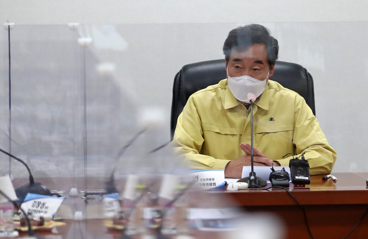 이낙연 더불어민주당 대표가 지난달 28일 오후 대전시 유성구 어은동 한국생명공학연구원을 찾아 직원들과 간담회를 하고 있다. [연합]