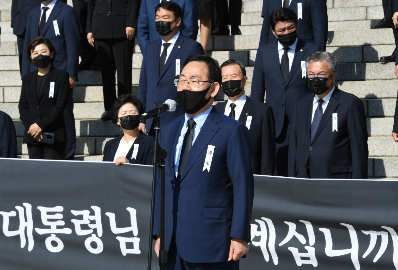 주호영 국민의힘 원내대표가 28일 국회 본청 앞 계단에서 열린 '북한의 우리 국민 학살만행 규탄 긴급의원총회'에서 발언하고 있다. [연합]