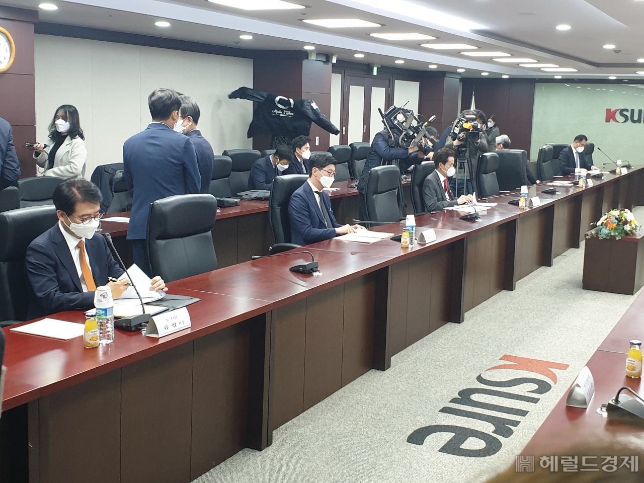 올해 4월 서울 종로구 한국무역보험공사에서 열린 산업통상자원부와 정유4사 CEO 간담회 모습. 김현일 기자