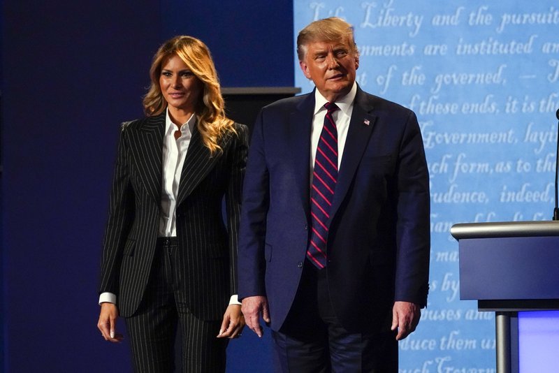 President Donald Trump stands on stage with first lady Melania Trump after the first presidential debate with Democratic presidential candidate former Vice President Joe Biden Tuesday, Sept. 29, 2020, at Case Western University and Cleveland Clinic, in Cleveland, Ohio. (AP-Yonhap)