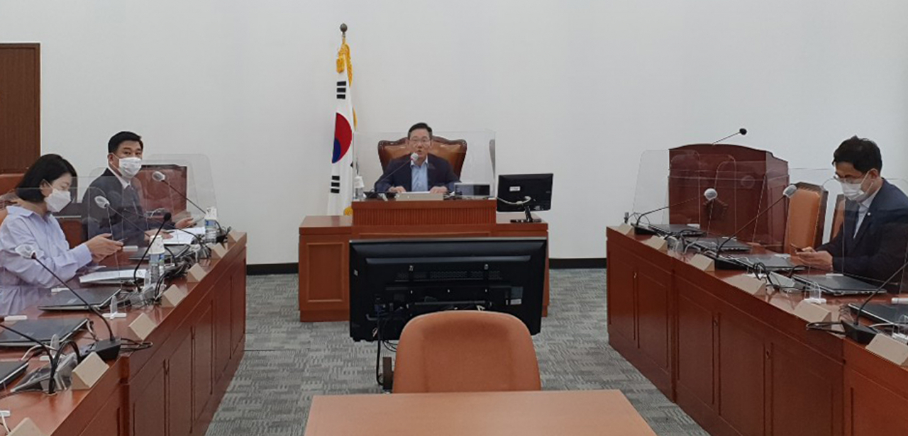 주호영 국민의힘 원내대표가 2일 오전 서울 여의도 국회에서 열린 비공개 화상 의원총회에서 발언하고 있다. [연합]