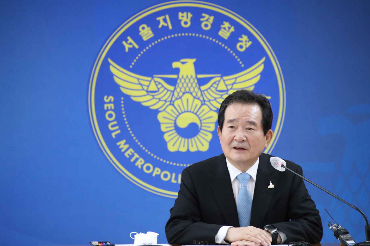 정세균 국무총리가 3일 서울 종로구 서울지방경찰청을 방문해 김창룡 경찰청장으로부터 개천절 집회 대응 상황을 보고 받은 후 발언하고 있다. ［연합］