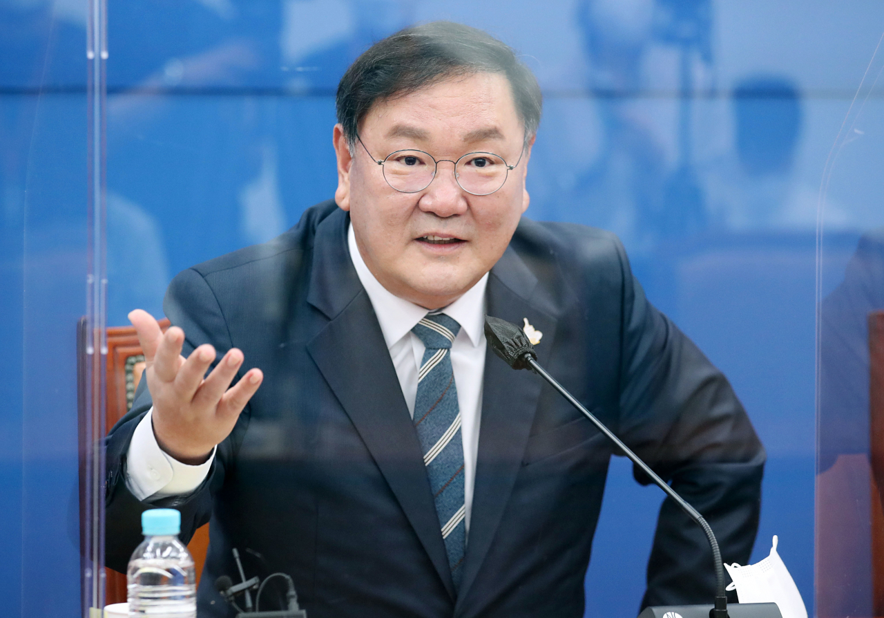 김태년 더불어민주당 원내대표가 4일 오후 서울 여의도 국회에서 열린 기자간담회에서 발언하고 있다. [연합]