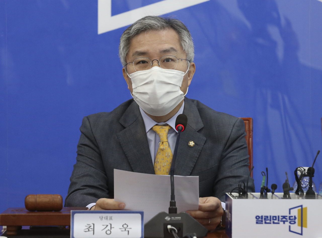최강욱 열린민주당 대표가 5일 오전 국회에서 열린 최고위원회의에서 발언하고 있다. [연합]