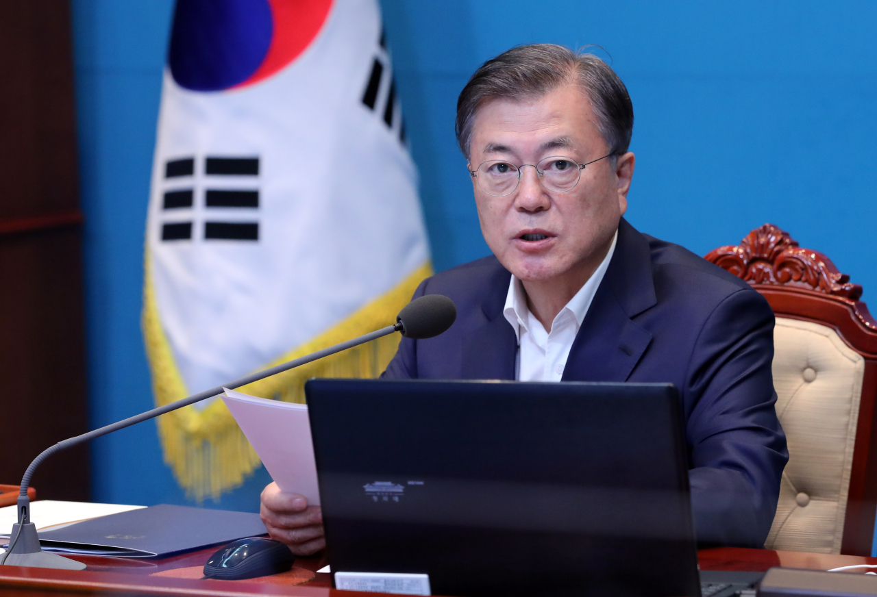 문재인 대통령이 5일 청와대에서 수석·보좌관 회의를 주재하고 있다. [연합]