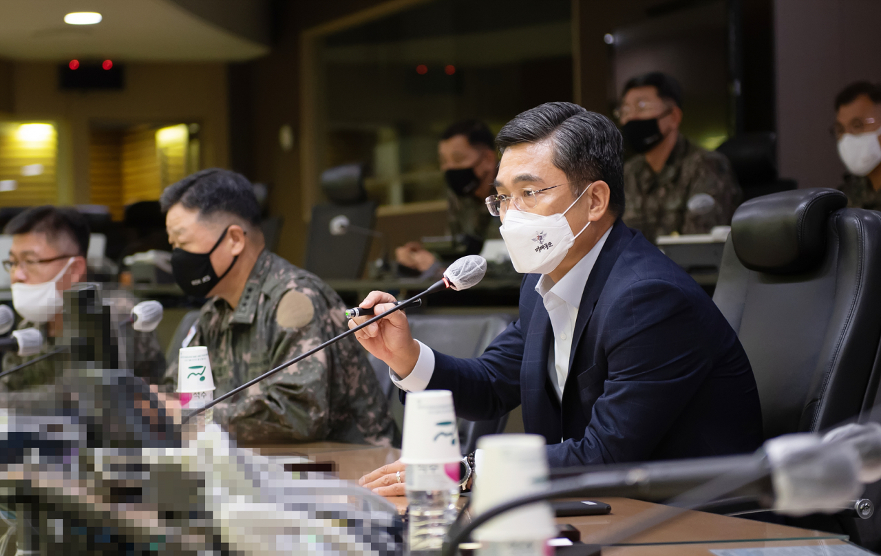서욱 국방부 장관이 지난달 30일 오전 수도권 방공포대를 방문해 작전태세를 점검하고 있다.[사진=국방부]