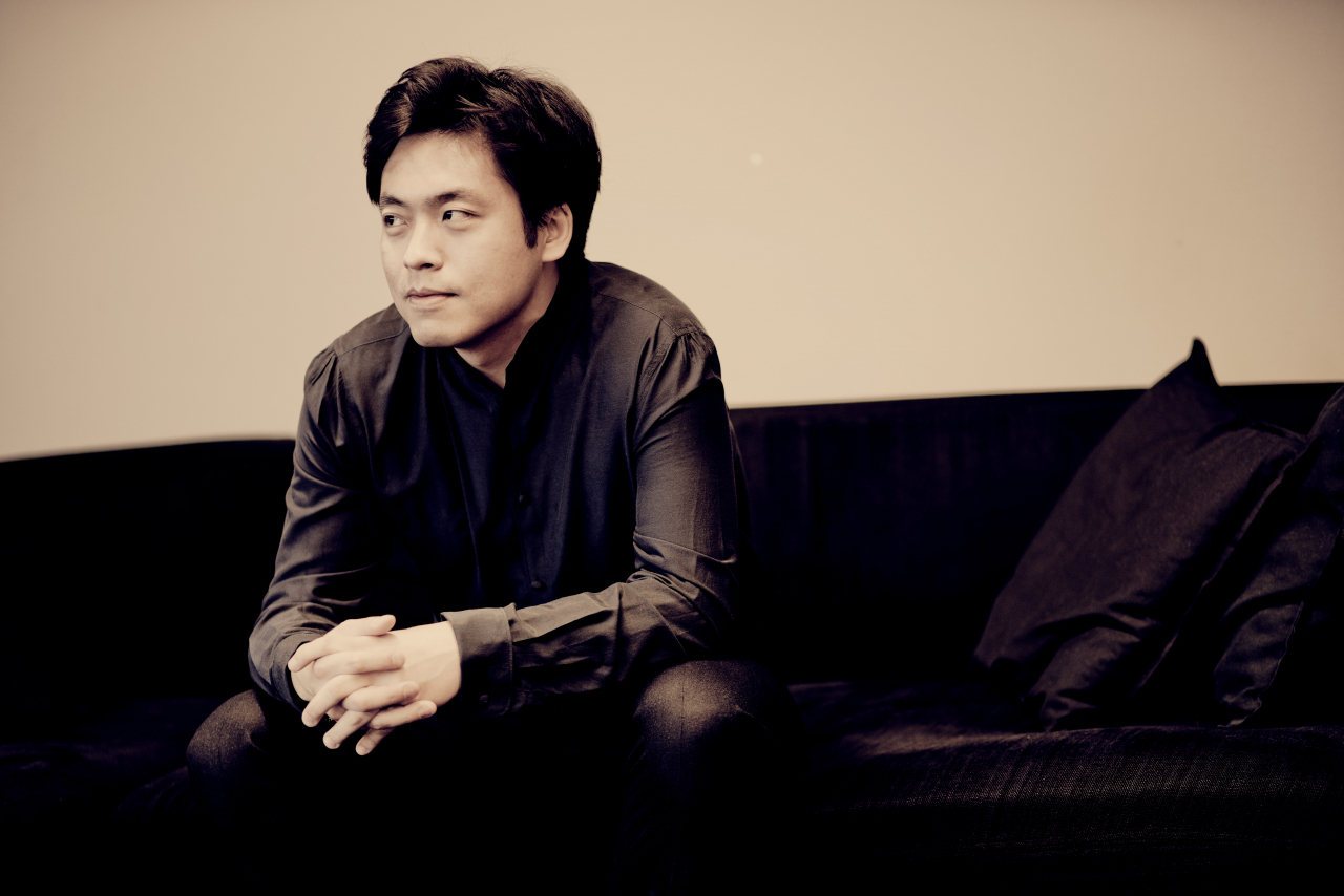 피아니스트 김선욱이 오는 12월 지휘자로 무대에 선다. 그는 헤럴드경제와 진행한 서면 인터뷰에서 "이제 인생 3막에 진입하고 있다"며 "3막에서는 다양한 작곡가의 작품을 연주할 것"이라고 말했다. [빈체로 제공]