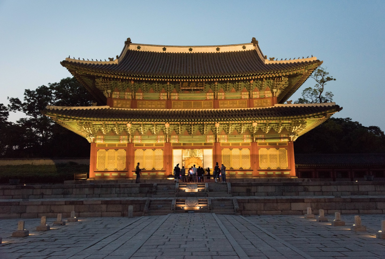 창덕궁 인정전의 밤