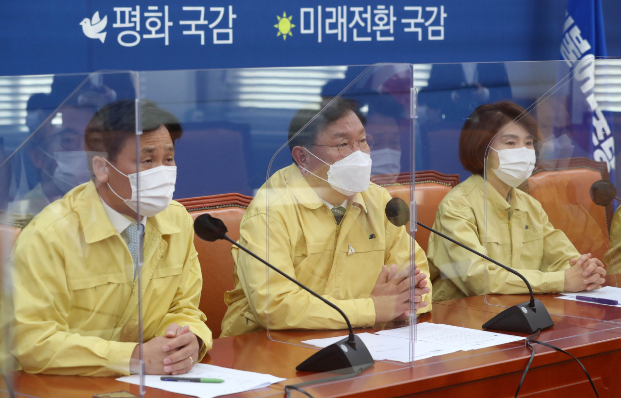 김태년 더불어민주당 원내대표가 6일 오전 서울 여의도 국회에서 열린 국정감사 대책회의에서 발언하고 있다. [연합]