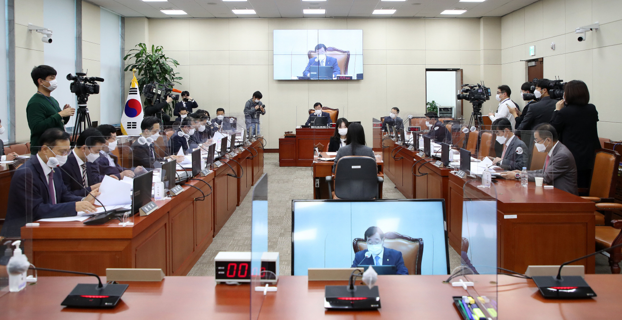 6일 국회 국방위원회에서 민홍철 국방위원장 주재로 전체회의가 열리고 있다. [연합]