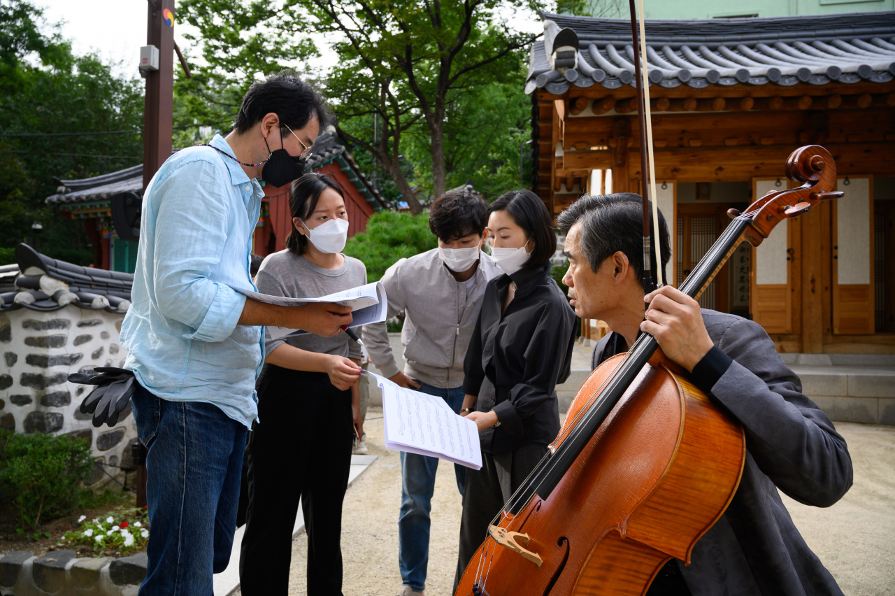 서울 마포 광흥당에서 첼리스트 양성원[마포문화재단 제공]