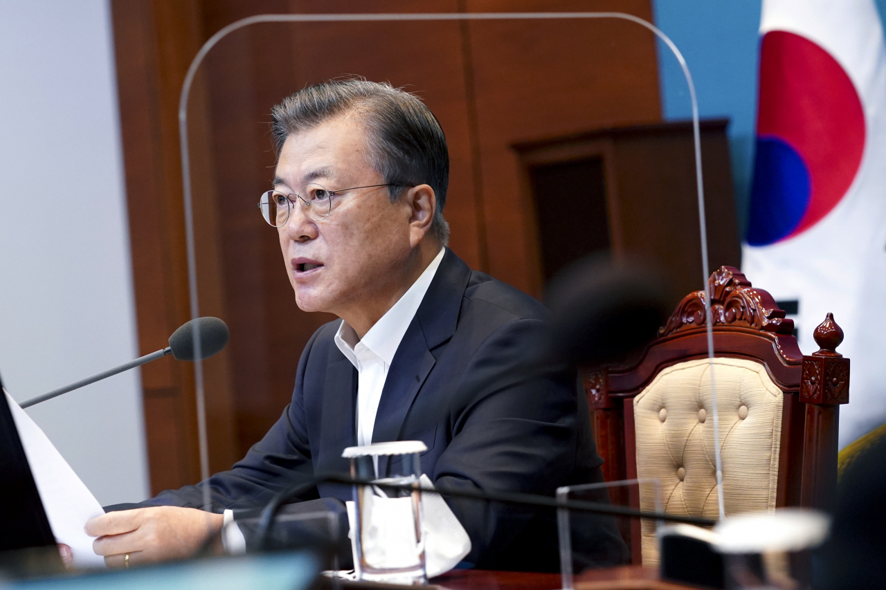 문재인 대통령이 6일 오전 청와대에서 국무회의를 주재하고 있다. [연합]