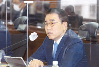 신한금융그룹은 6일 신한은행 대회의실에서 ‘2020년 하반기 이사회 워크숍’을 개최했다.