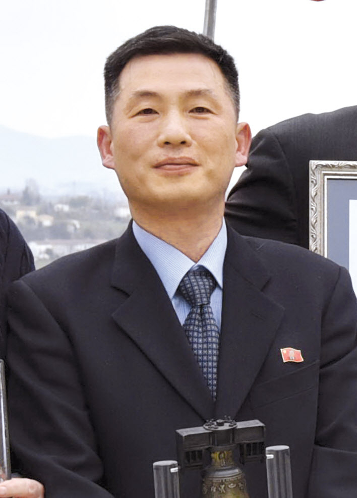 조성길 전 이탈리아 주재 북한대사대리가 지난 2018년 11월 이탈리아 현지에서 잠적한지 9개월여만인 2019년 7월 한국으로 망명한 것으로 뒤늦게 확인됐다. 조 전 대사대리가 지난 2017년 이탈리아에서 열린 문화행사에 참석했던 모습. [AP]