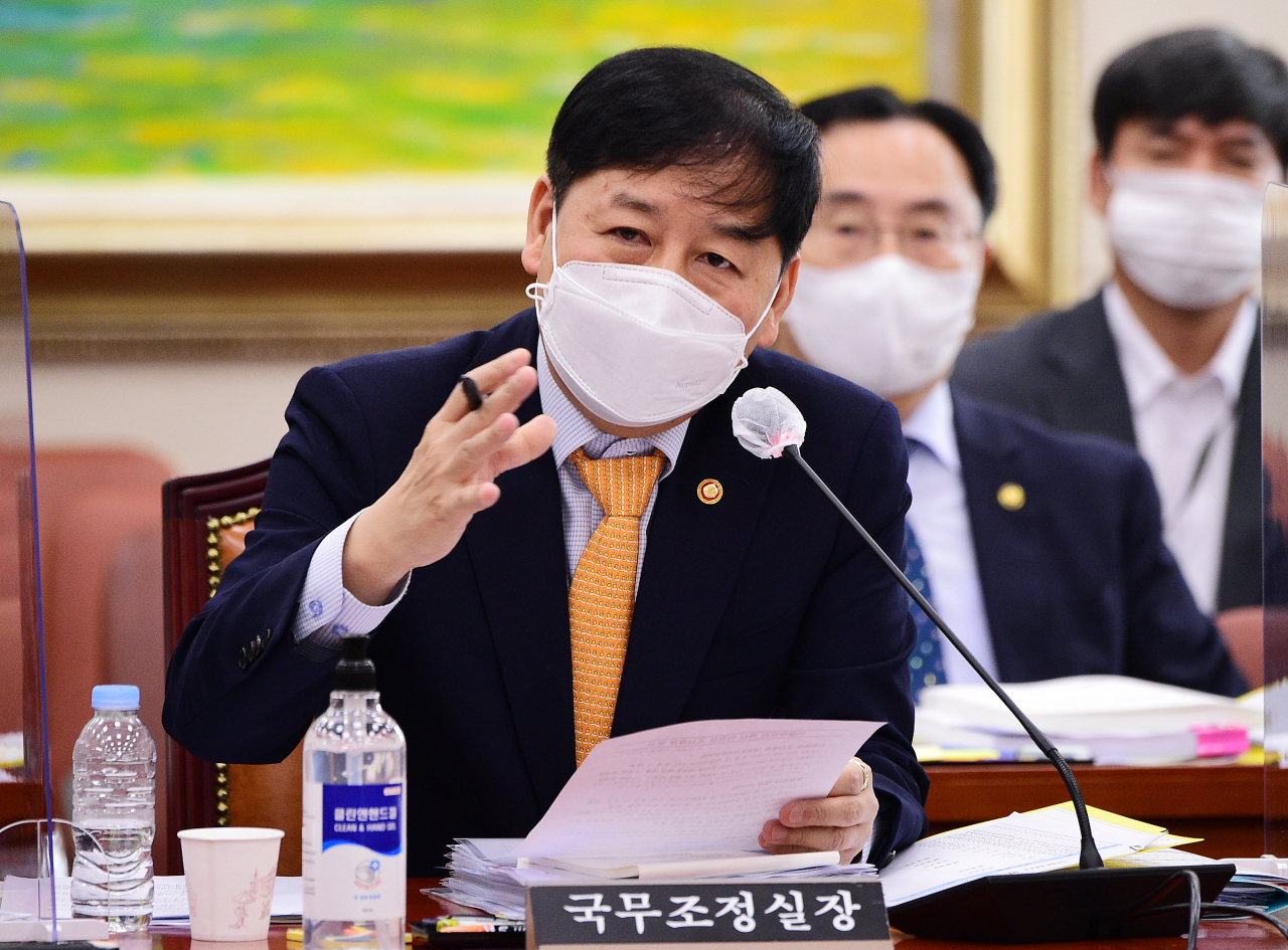 구윤철 국무조정실장이 7일 국회 정무위원회에서 열린 국정감사에서 답변하고 있다. ［연합］