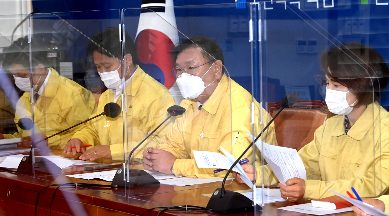 김태년 더불어민주당 원내대표가 8일 오전 국회에서 열린 국정감사 대책회의에서 발언하고 있다. [이상섭 기자/babtong@heraldcorp.com]