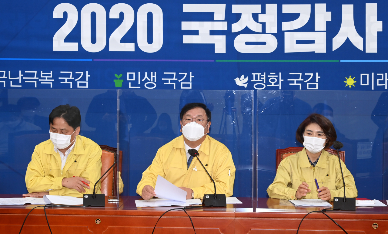 김태년 더불어민주당 원내대표가 8일 오전 국회에서 열린 국정감사 대책회의에서 발언하고 있다. [연합]