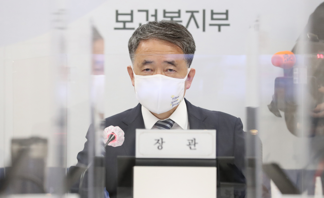 박능후 보건복지부 장관이 8일 오전 세종시 정부세종청사에서 영상으로 연결해 열린 국회 보건복지위원회의 보건복지부 국정감사에서 위원들의 질의에 답변하고 있다. [연합]