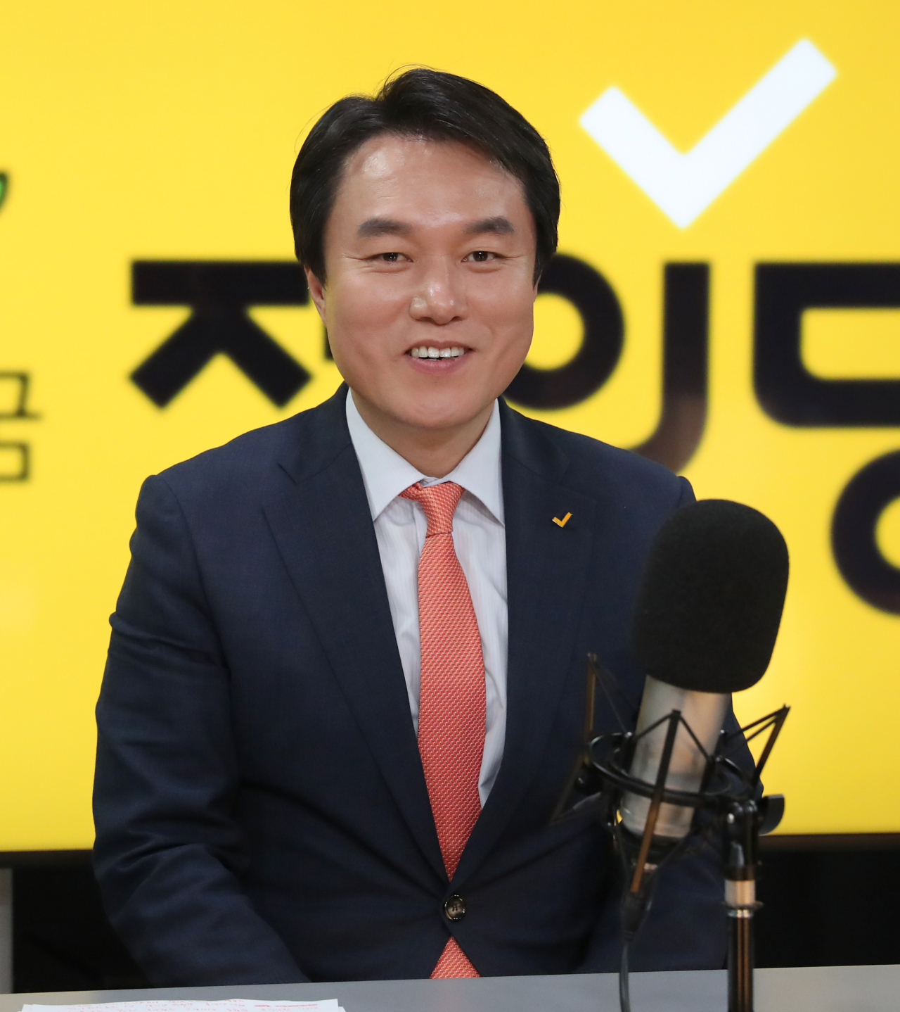 김종철 정의당 신임 당대표 지난 6일 서울 마포구 한겨레신문사에서 열린 당대표 후보 토론에서 발언하고 있다. [연합]
