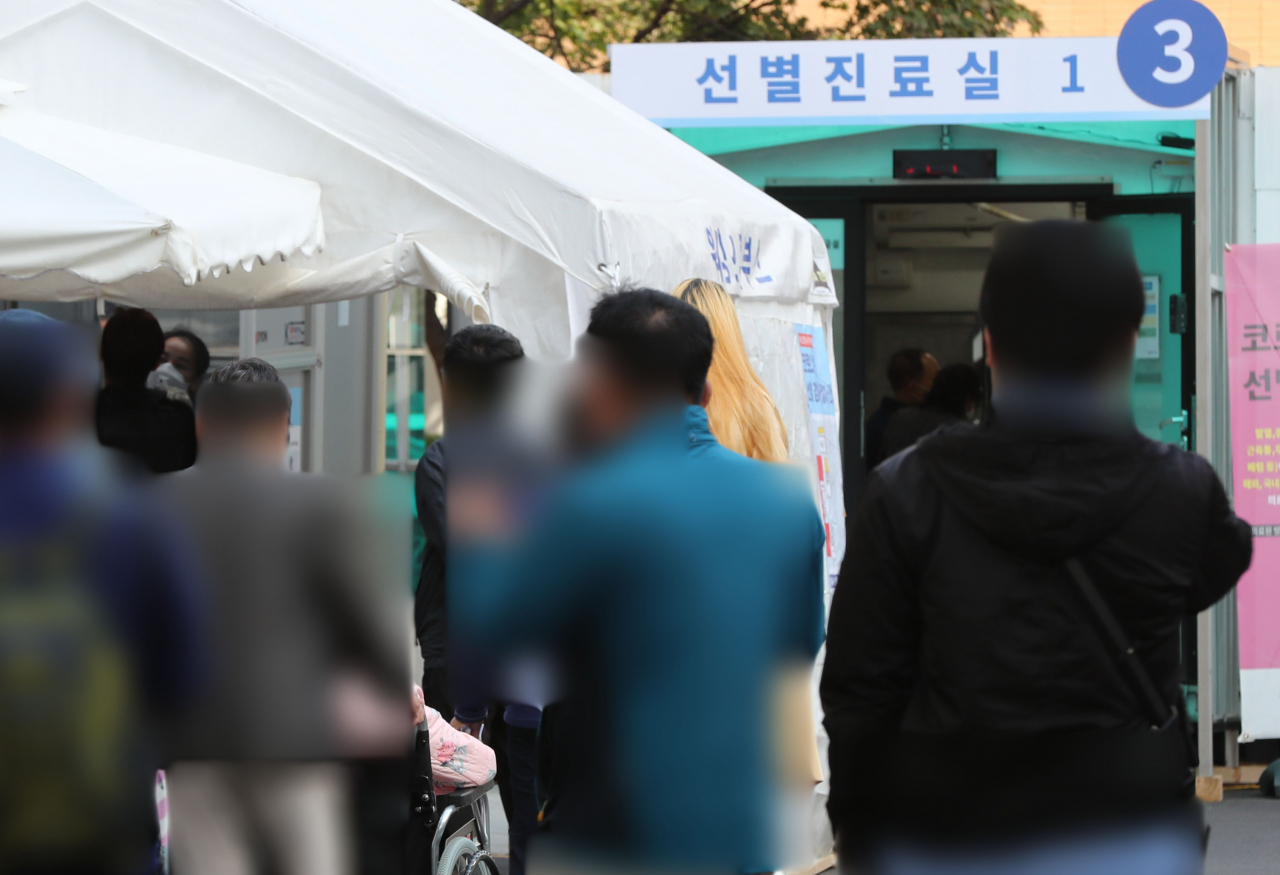 지난 9일 서울 중구 국립중앙의료원 선별진료소 앞. [연합]