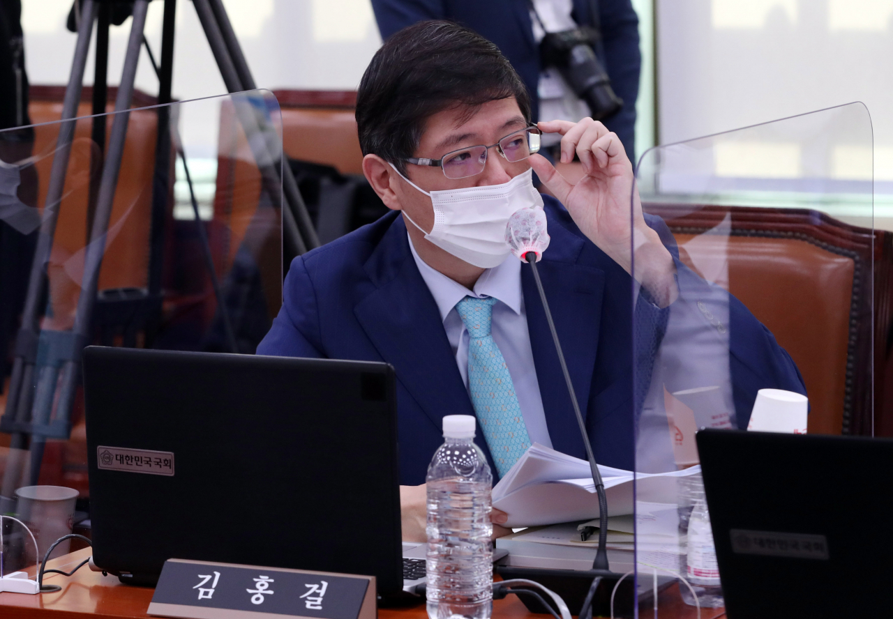 김홍걸 무소속 의원이 지난 7일 오전 서울 여의도 국회 외교통일위원회에서 열린 외교부에 대한 국정감사에서 의사진행발언을 하고 있다. [연합]