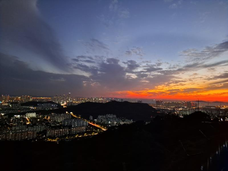 인천의 진산 문학산 야경