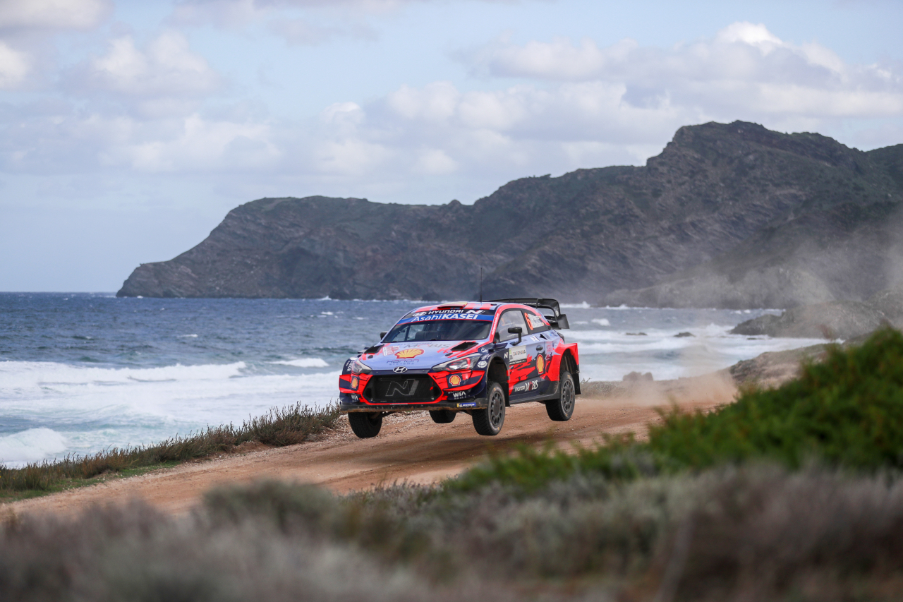 이탈리아에서 열린 ‘2020 월드랠리챔피언십’ 6차 대회에서 현대자동차 ‘i20 Coupe WRC’ 랠리카가 달리고 있는 모습. [현대차 제공]