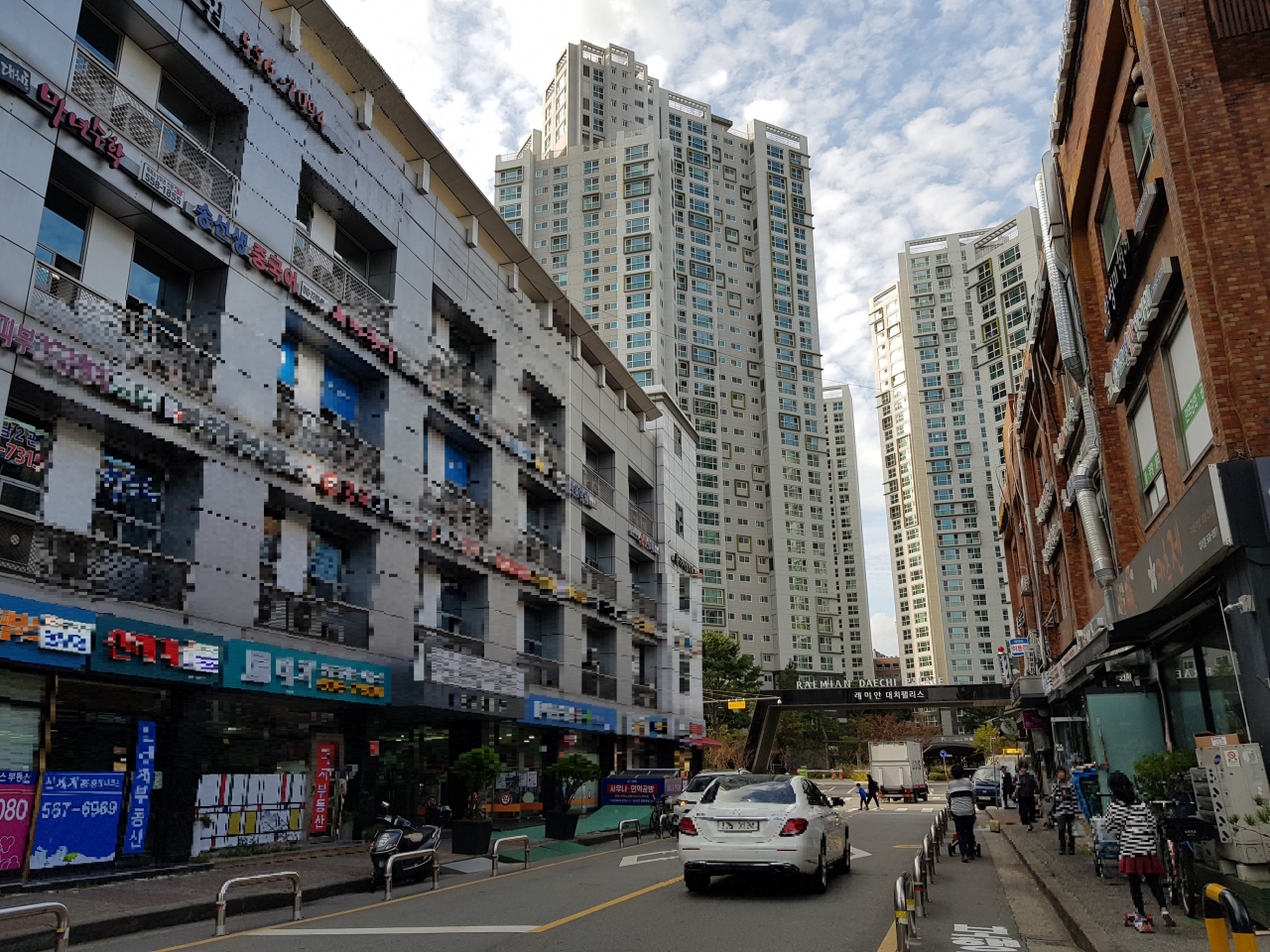 서울 강남구 대치동 래미안대치팰리스 단지 앞의 모습. [헤럴드경제DB]