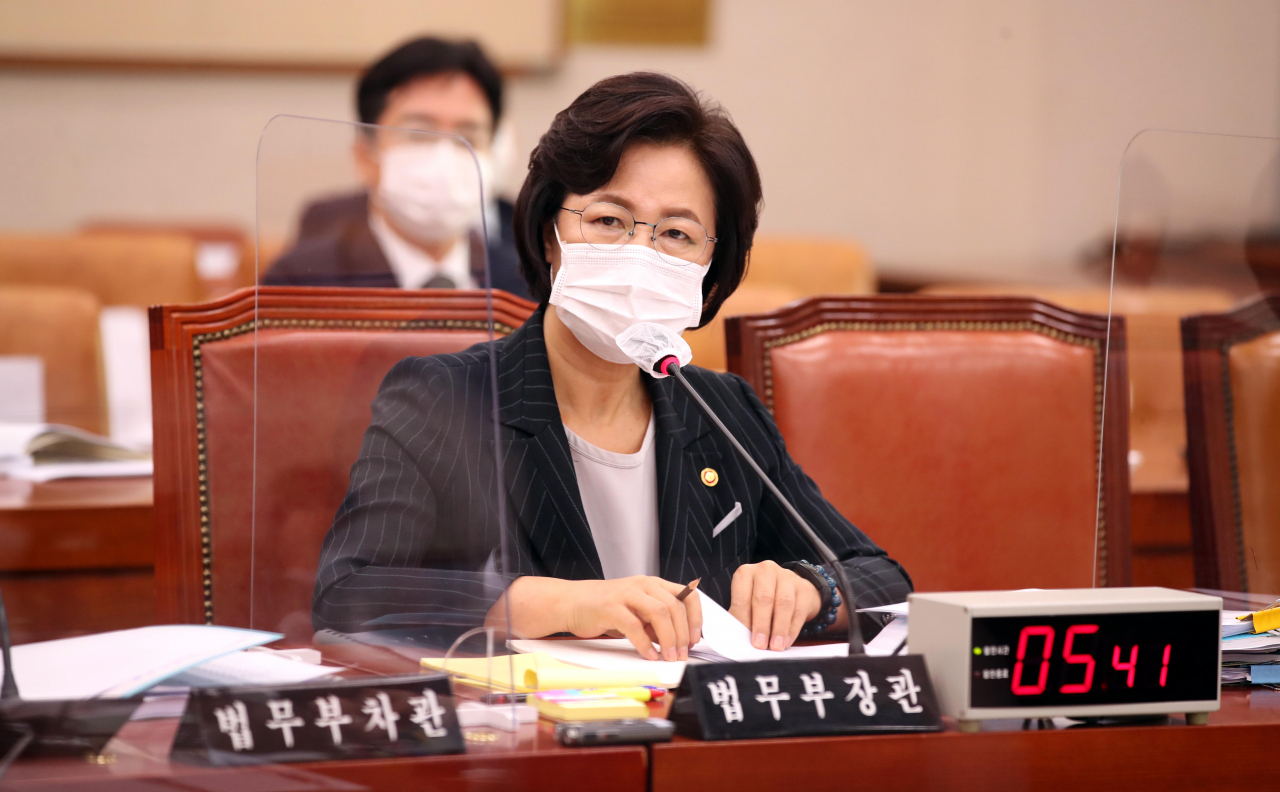 추미애 법무부 장관이 12일 국회 법제사법위원회에서 열린 국정감사에서 의원들의 질의에 답하고 있다. [연합]