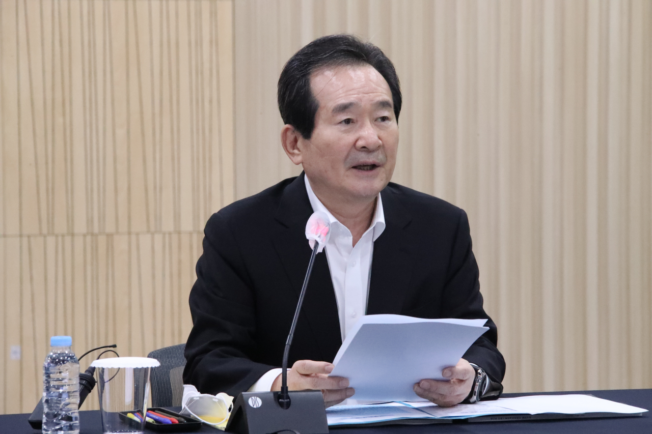 정세균 국무총리가 12일 경기 성남 판교 시스템반도체 설계지원센터에서 열린 제13회 과학기술관계장관회의를 주재하며 발언하고 있다. [연합]